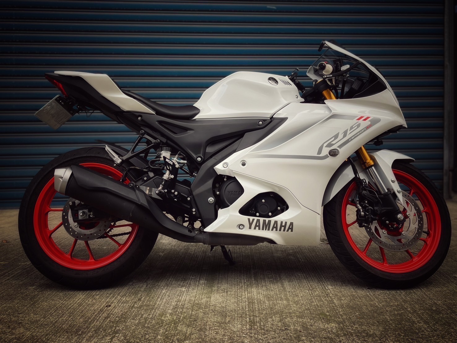 YAMAHA YZF-R15 - 中古/二手車出售中 R15v4 白色系 行車記錄器 WH!Z腳踏 基本改裝 小資族二手重機買賣 | 小資族二手重機買賣