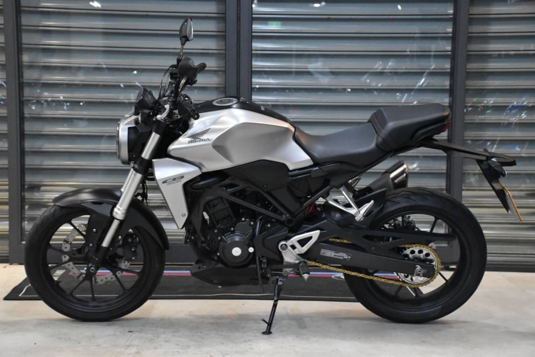 HONDA CB300R - 中古/二手車出售中 銀色系 小資族二手重機買賣 | 小資族二手重機買賣