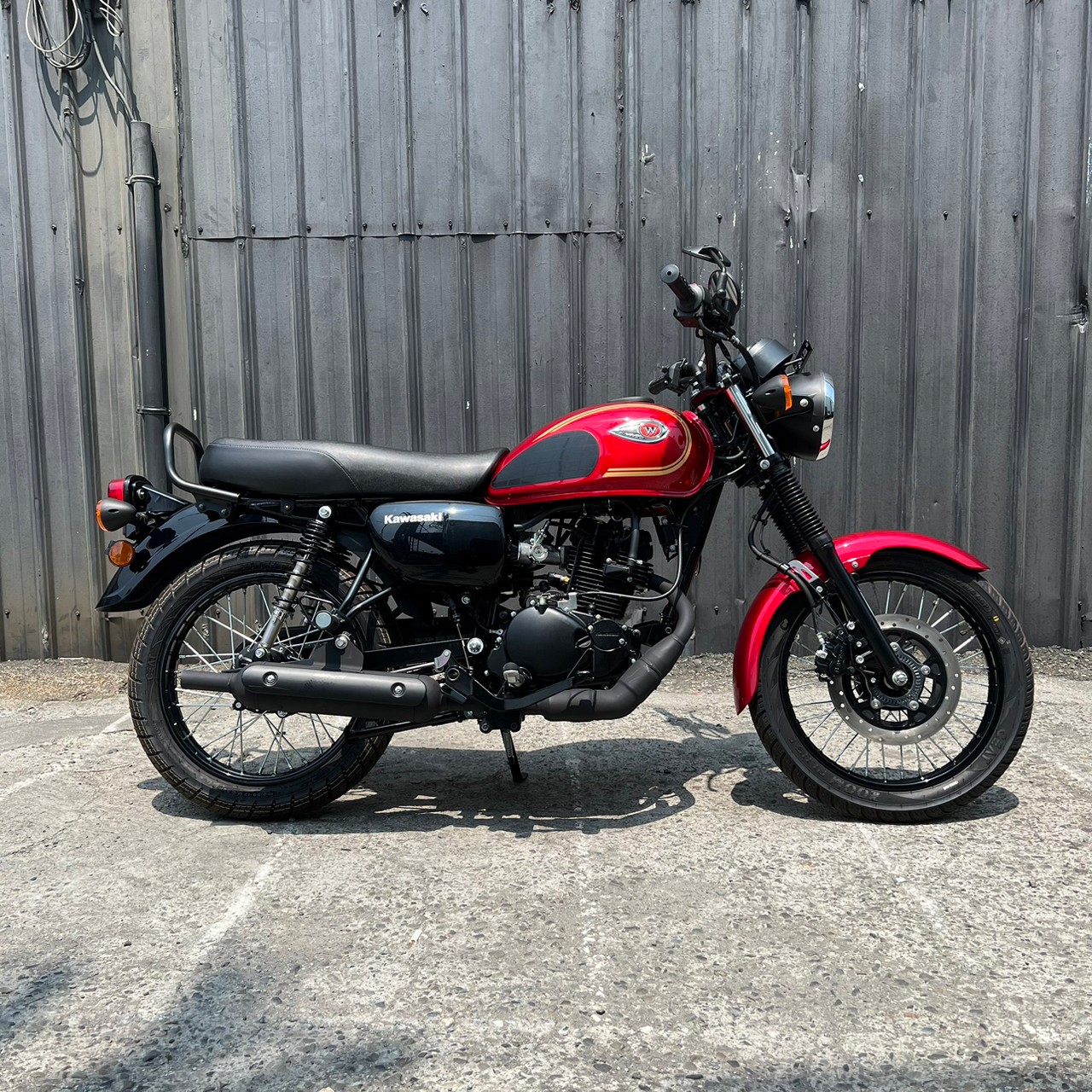 【飛翔國際】KAWASAKI W175 - 「Webike-摩托車市」 售 新車 W175紅 W175 KAWASAKI 白牌 復古街車