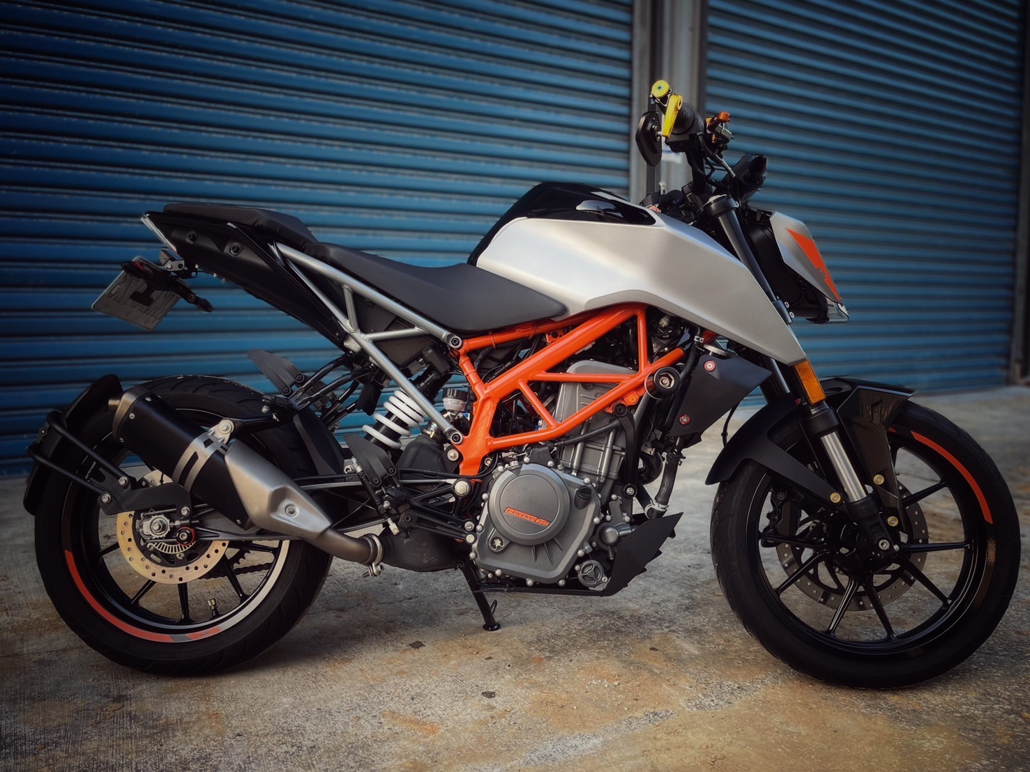 KTM 250DUKE - 中古/二手車出售中 Duke250 魚眼大燈 YRFactory鋁合金排氣管 眾多鈦螺絲 小資族二手重機買賣 | 小資族二手重機買賣