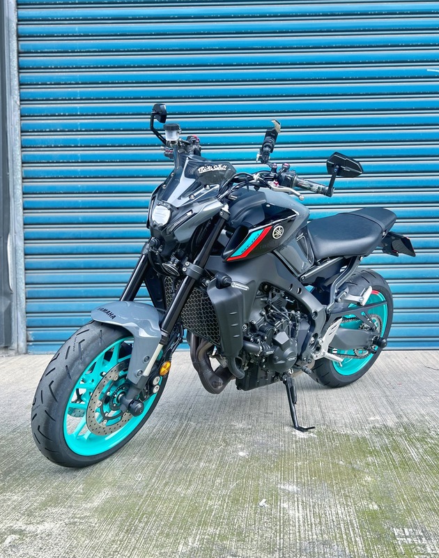 YAMAHA MT-09 - 中古/二手車出售中 2022年 MT-09 公司車 無摔 無事故 室內車 外觀超漂亮 GB Racing 引擎護蓋、短牌架、前輪防倒球、後輪防倒球、前後行車記錄器、DMV 左右可調式拉桿、胎壓偵測器 | 阿宏大型重機買賣