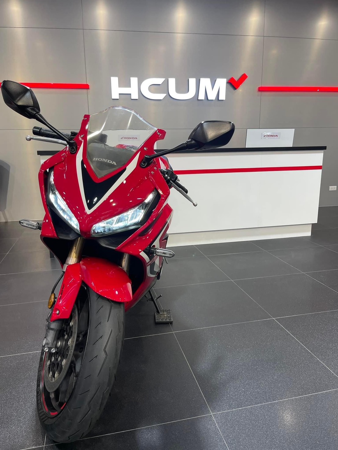 HONDA CBR650R - 中古/二手車出售中 CBR650R 出廠年份：2019 領牌年份：2019.04 行駛里程：6846公里 車輛所在：新北市中和區 售價 : 23.3萬 | 個人自售