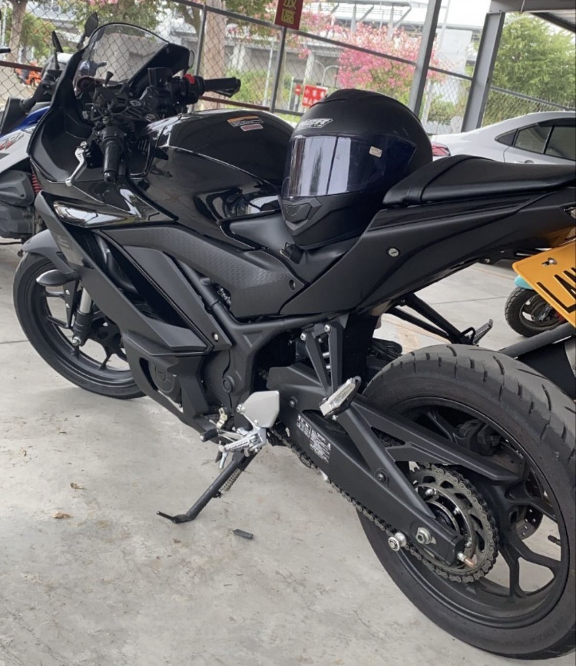 YAMAHA YZF-R3 - 中古/二手車出售中 車況：原倒一次無事故（龜毛愛車 皆完成修復）總里程：13728 km 改裝：前後行車記錄器、brembo基本對四卡鉗、SC尾段、master短牌架、cnc短拉桿、腳踏後移、啟動馬達線圈加強…等 | 個人自售