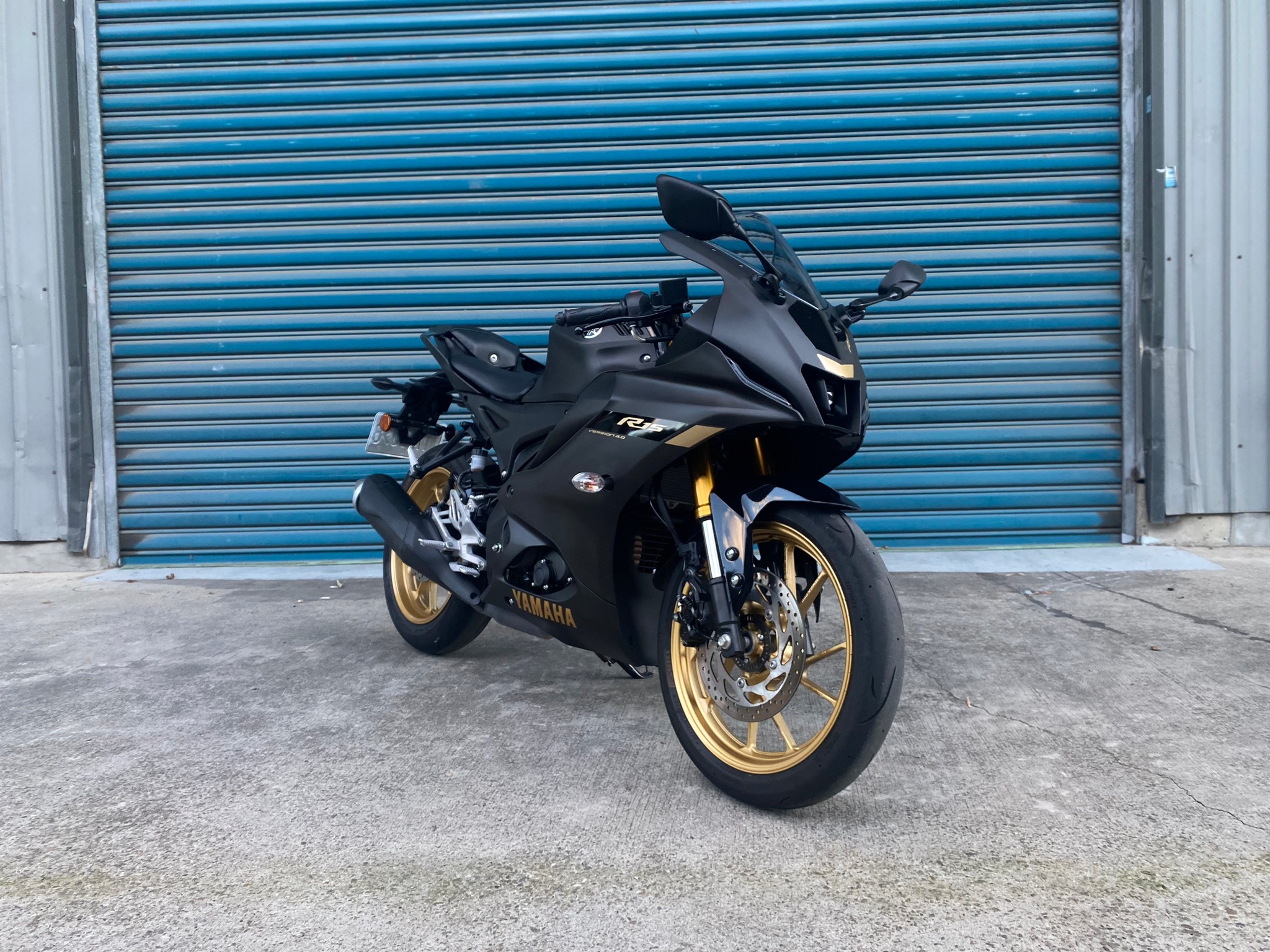 YAMAHA YZF-R15 - 中古/二手車出售中 23年R15V4 黑金版 一手車 無摔 無事故 | Motoshen大聖二輪廣場