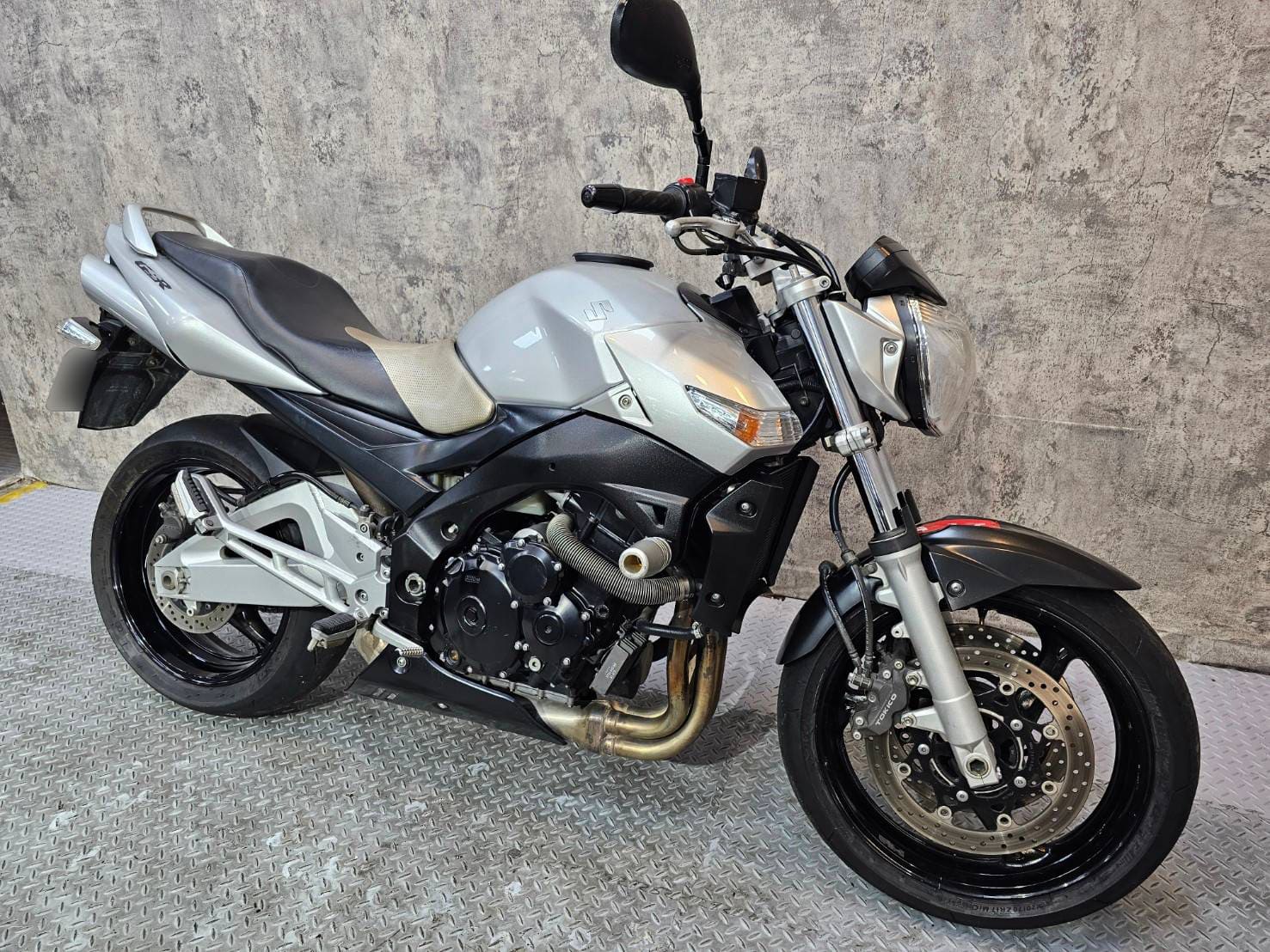 SUZUKI GSR-600 - 中古/二手車出售中 2006年 SUZUKI GSR-600/0元交車/分期貸款/車換車/線上賞車/到府交車 | 翊帆國際重車