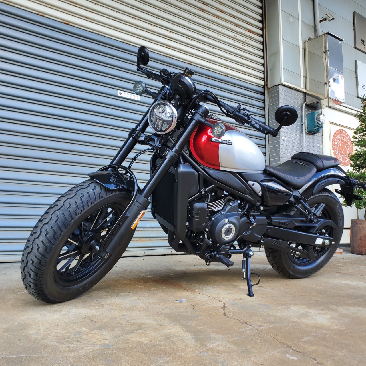 CFMOTO 450 CLC新車出售中 售 2024 新車 CFMOTO 450CLC 紅銀 ABS TCS TFT 復古 圓燈 美式機車 | 飛翔國際