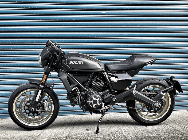 DUCATI SCRAMBLER CAFE RACER - 中古/二手車出售中 全段SC排氣管 Ohlins後避震 髮絲紋貼膜 小資族二手重機買賣 | 小資族二手重機買賣