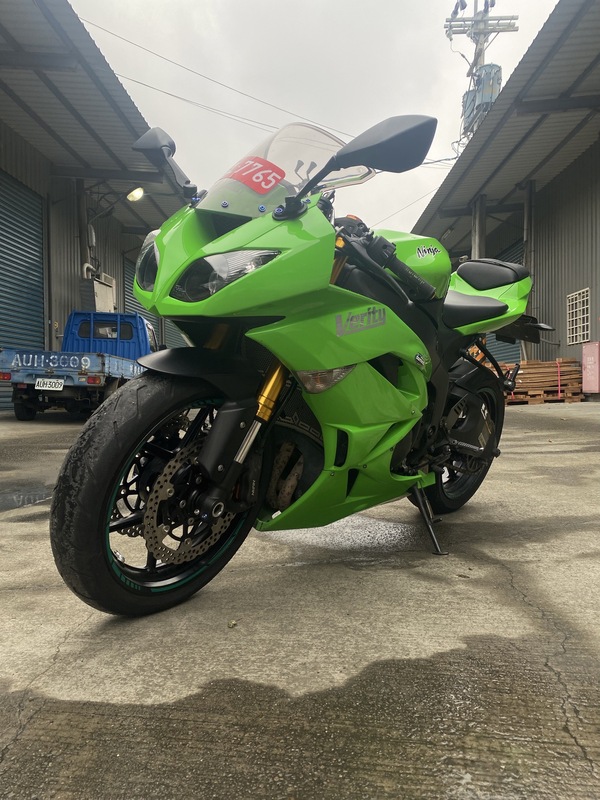 KAWASAKI NINJA ZX-6R - 中古/二手車出售中 15年ZX-6R 改裝:握把套 端子 手機架 水箱護網 部份鈦螺絲 原廠online防甩頭 | Motoshen大聖二輪廣場