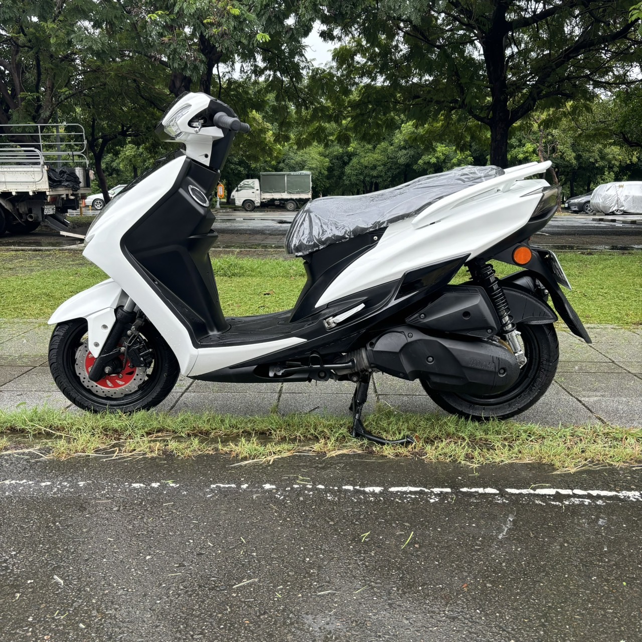 山葉 四代勁戰 - 中古/二手車出售中 【高雄二手機車】2018 山葉 勁戰四代 125 #3665 實車實價/高雄二手機車買賣/便宜售代步車/經濟車 | 貳輪嶼二手機車行-高雄店/中古重機收購/gogoro買賣推薦/線上估價立刻加Line:@motor888 （台南、屏東也有到府收購）