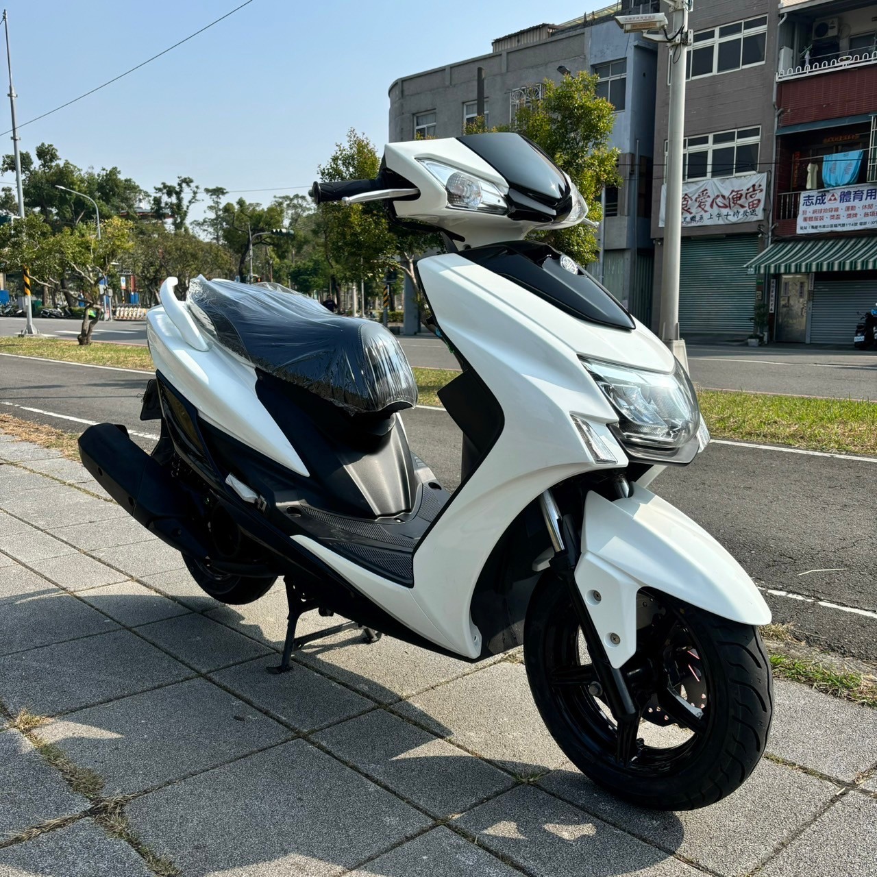 山葉 勁戰 125 - 中古/二手車出售中 《高雄二手機車》2019 山葉 勁戰五代 125 #0520 #可試車/二手機車/流行車款/現況特惠快速交車 | 貳輪嶼二手機車行-高雄店/中古重機收購/gogoro買賣推薦/線上估價立刻加Line:@motor888 （台南、屏東也有到府收購）