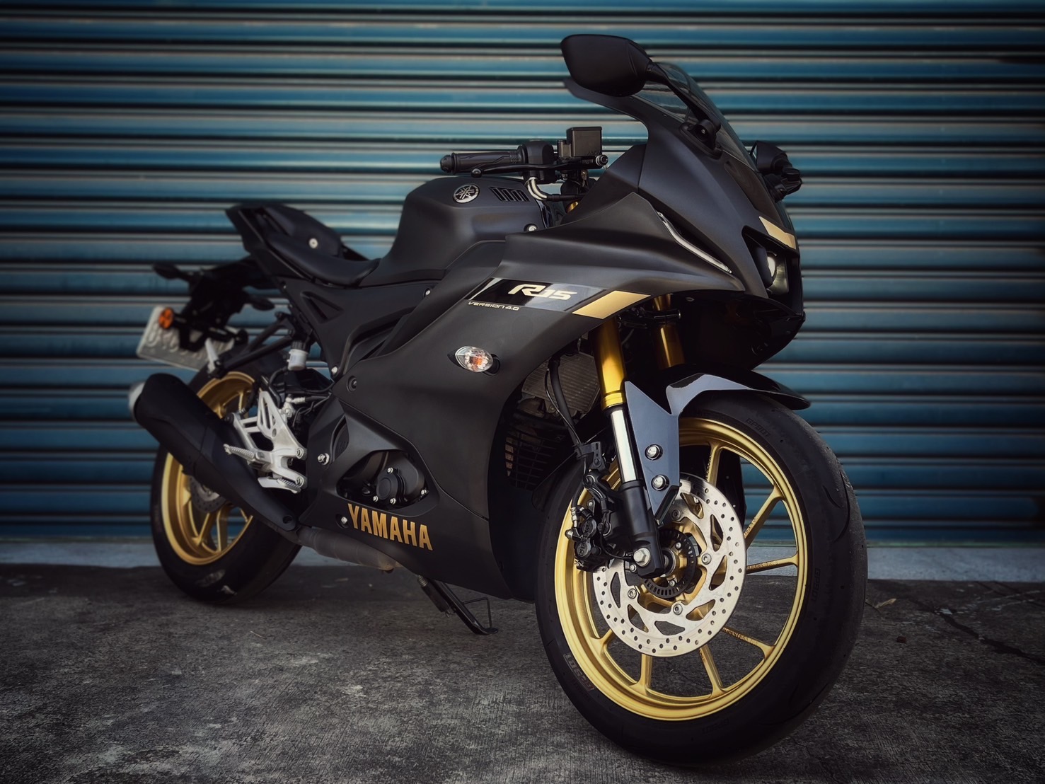 YAMAHA YZF-R15 - 中古/二手車出售中 R15v4 黑金配色 一手車 無摔車無事故 小資族二手重機買賣 | 小資族二手重機買賣