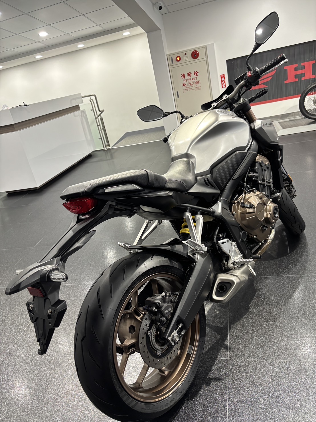 HONDA CB650R - 中古/二手車出售中 CB650R 出廠年份：2019 領牌年份：2019.03 行駛里程：9398公里 車輛所在：新北市中和區 | 個人自售