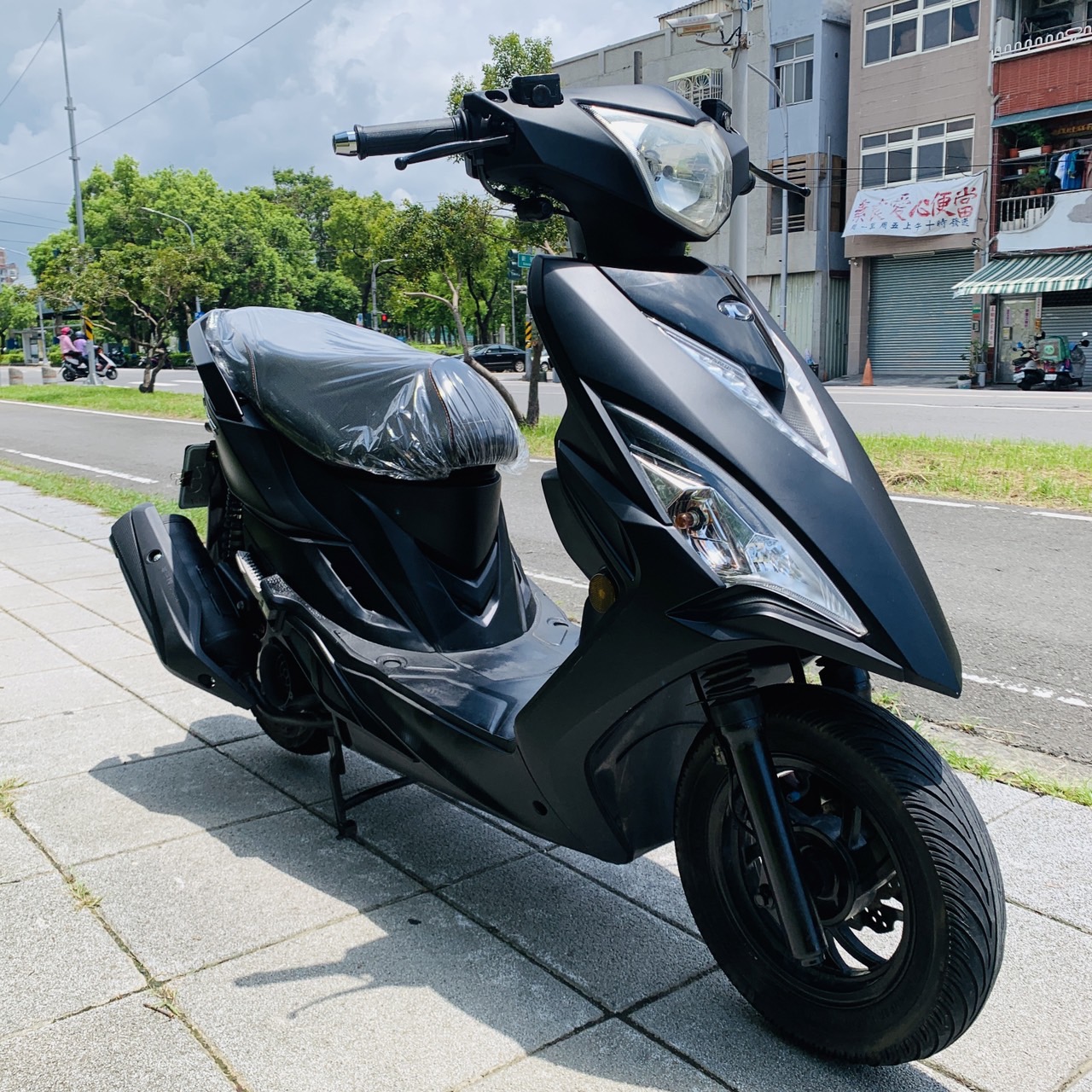 光陽 VJR125 - 中古/二手車出售中 《高雄二手機車》2018 光陽 VJR 125#9873 #可試車/二手機車/流行車款/現況特惠快速交車 | 貳輪嶼二手機車行-高雄店/中古重機收購/gogoro買賣推薦/線上估價立刻加Line:@motor888 （台南、屏東也有到府收購）