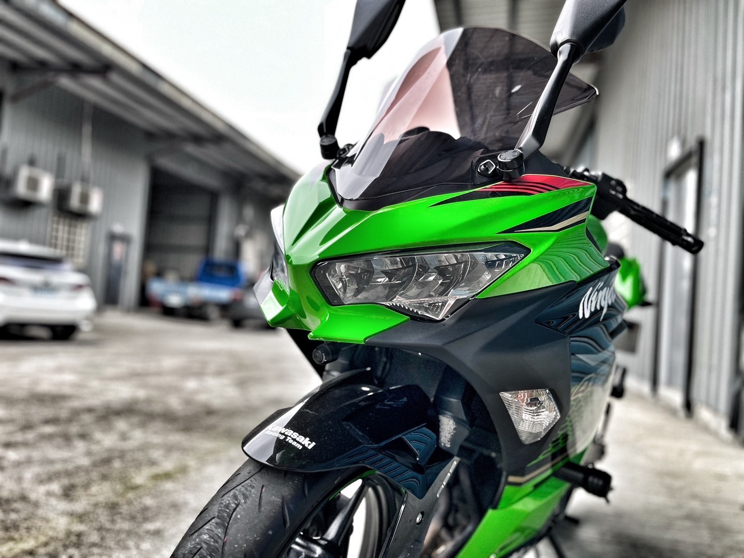 KAWASAKI NINJA400 - 中古/二手車出售中 行車記錄器 雙黃燈總成 USB車充 無摔無事故 小資族二手重機買賣 | 小資族二手重機買賣