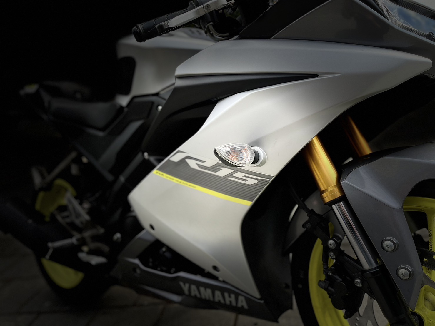 YAMAHA YZF-R15 - 中古/二手車出售中 短牌架、可調式拉桿、水箱護網 小資族二手重機買賣 | 小資族二手重機買賣