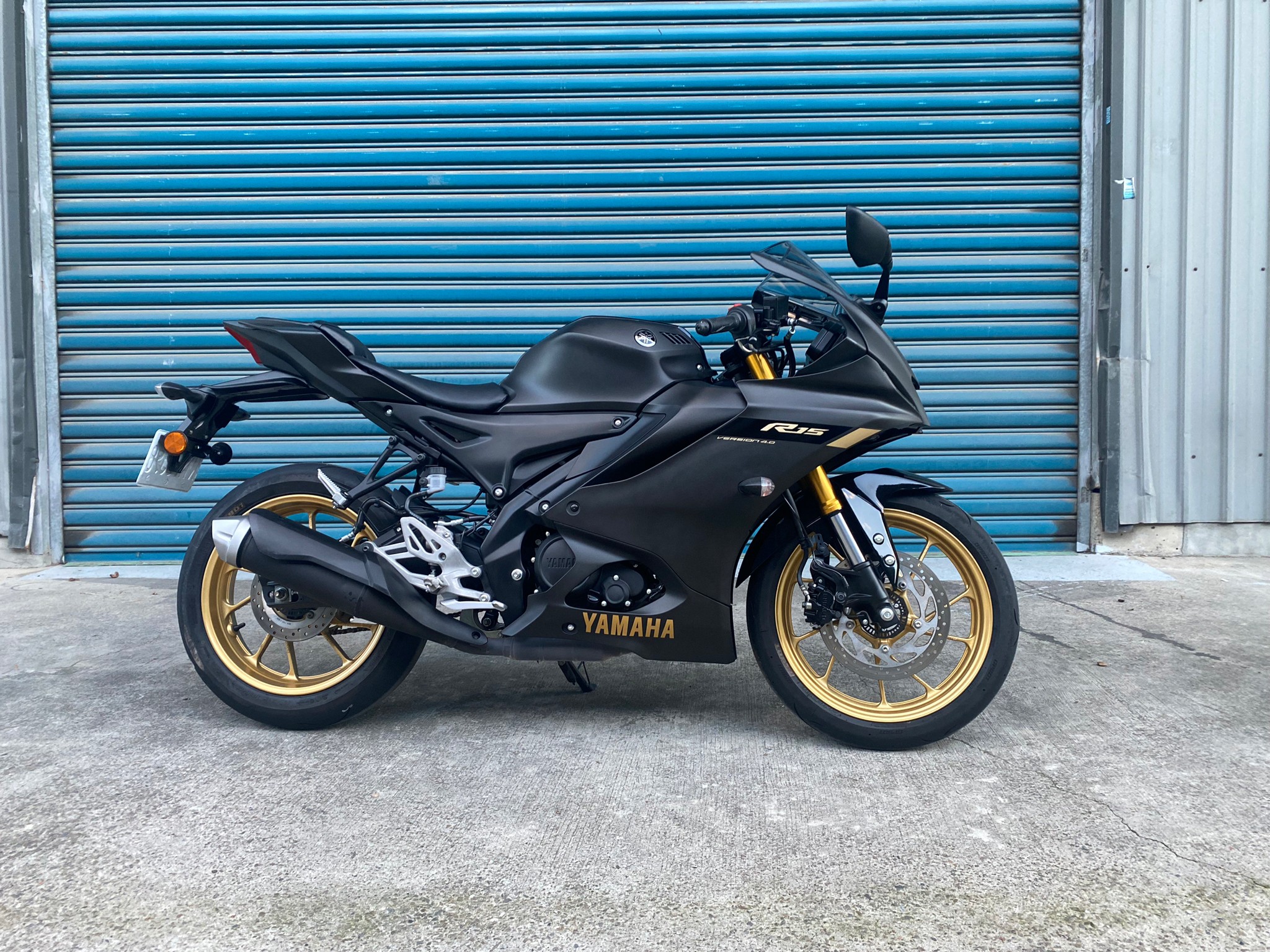 YAMAHA YZF-R15 - 中古/二手車出售中 23年R15V4 黑金版 一手車 無摔 無事故 | Motoshen大聖二輪廣場