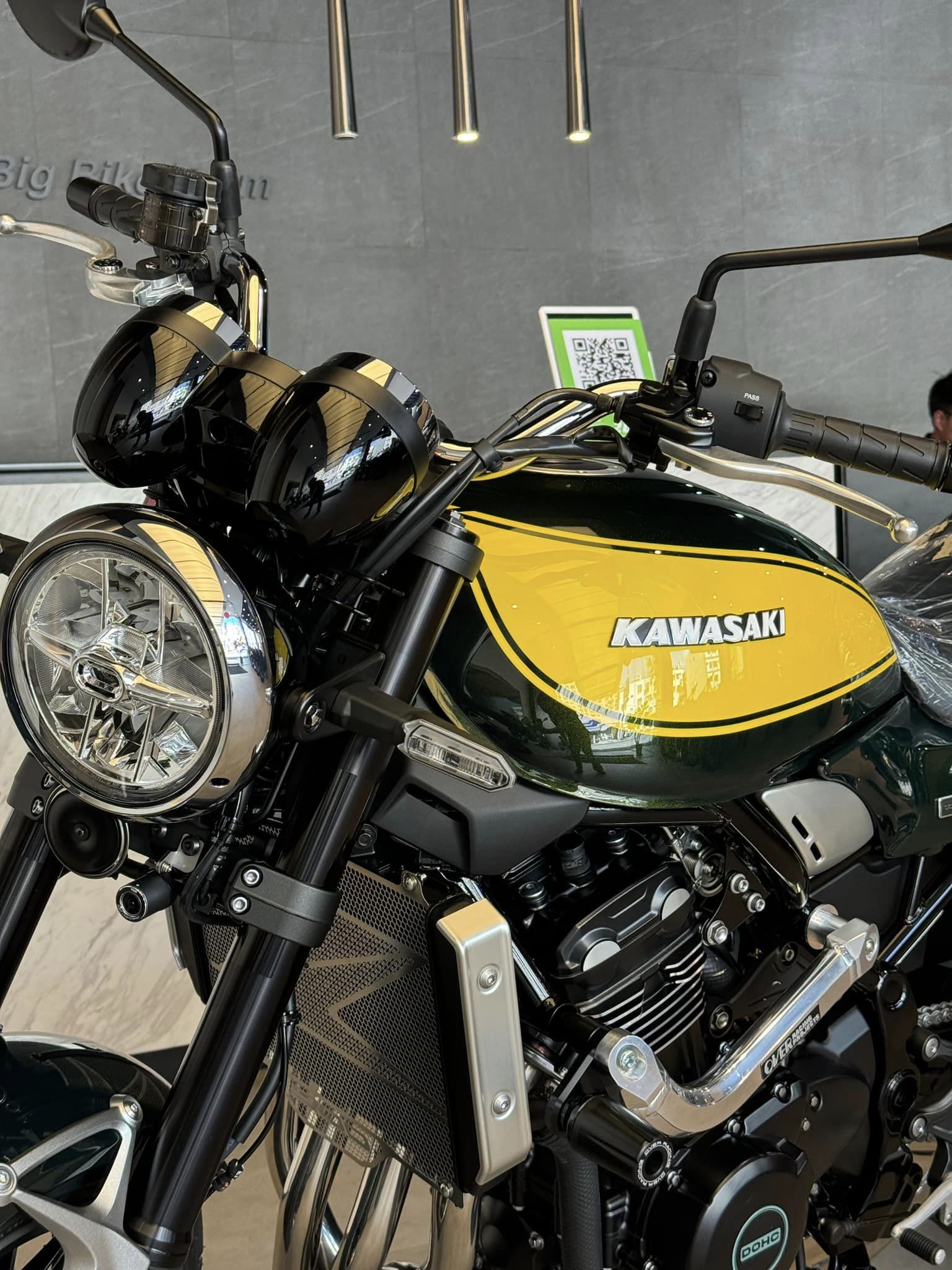 KAWASAKI Z900RS新車出售中 《 康妮賀交車 》恭喜曉青與先生成功入主 Kawasaki Z900RS 本月購車 加送您行車記錄器喔 | 敏傑車業資深銷售專員 康妮 Connie