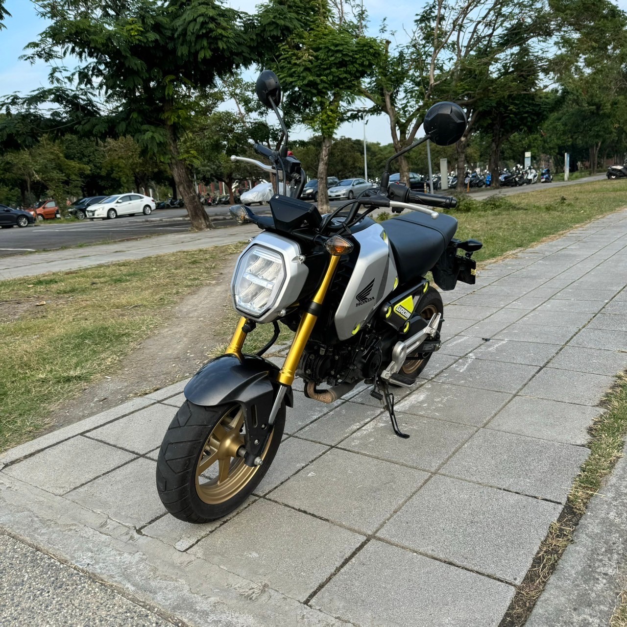 HONDA MSX125(GROM) - 中古/二手車出售中 《高雄二手機車》2022 本田 MSX GROM 125 ABS #9920 #可試車/二手機車/流行車款/現況特惠快速交車 | 貳輪嶼二手機車行-高雄店/中古重機收購/gogoro買賣推薦/線上估價立刻加Line:@motor888 （台南、屏東也有到府收購）