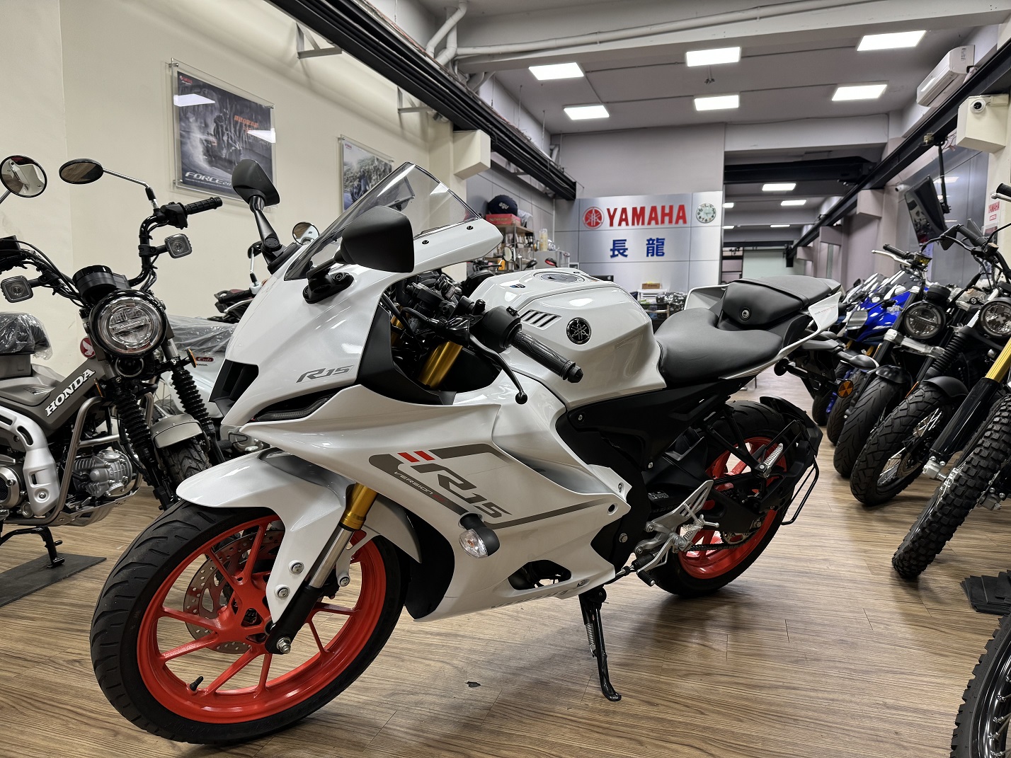 YAMAHA R15 V4新車出售中 【新竹長龍車業】YAMAHA 2024 R15 V4  | 新竹長龍車業行