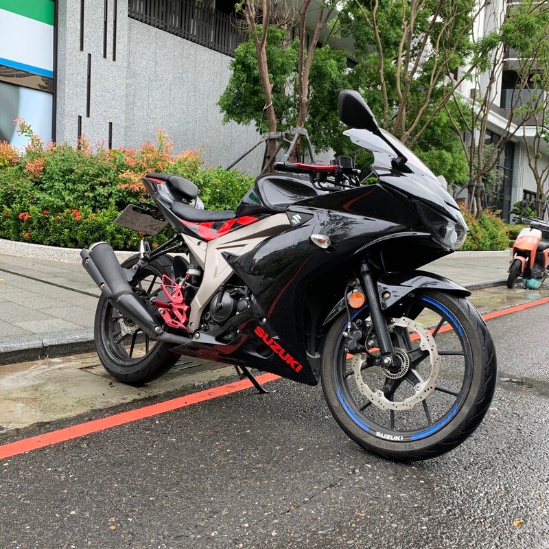 YAMAHA YZF-R15 - 中古/二手車出售中 《高雄二手機車》2021 山葉 R15V3 金倒叉 #NNG-0133  #可試車/二手機車/流行車款/現況特惠快速交車 | 貳輪嶼二手機車行-高雄店/中古重機收購/gogoro買賣推薦/線上估價立刻加Line:@motor888 （台南、屏東也有到府收購）