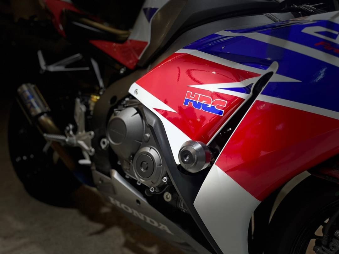 【小資族二手重機買賣】HONDA CBR1000RR Race-based - 「Webike-摩托車市」 小紅莓排氣管 超多改裝