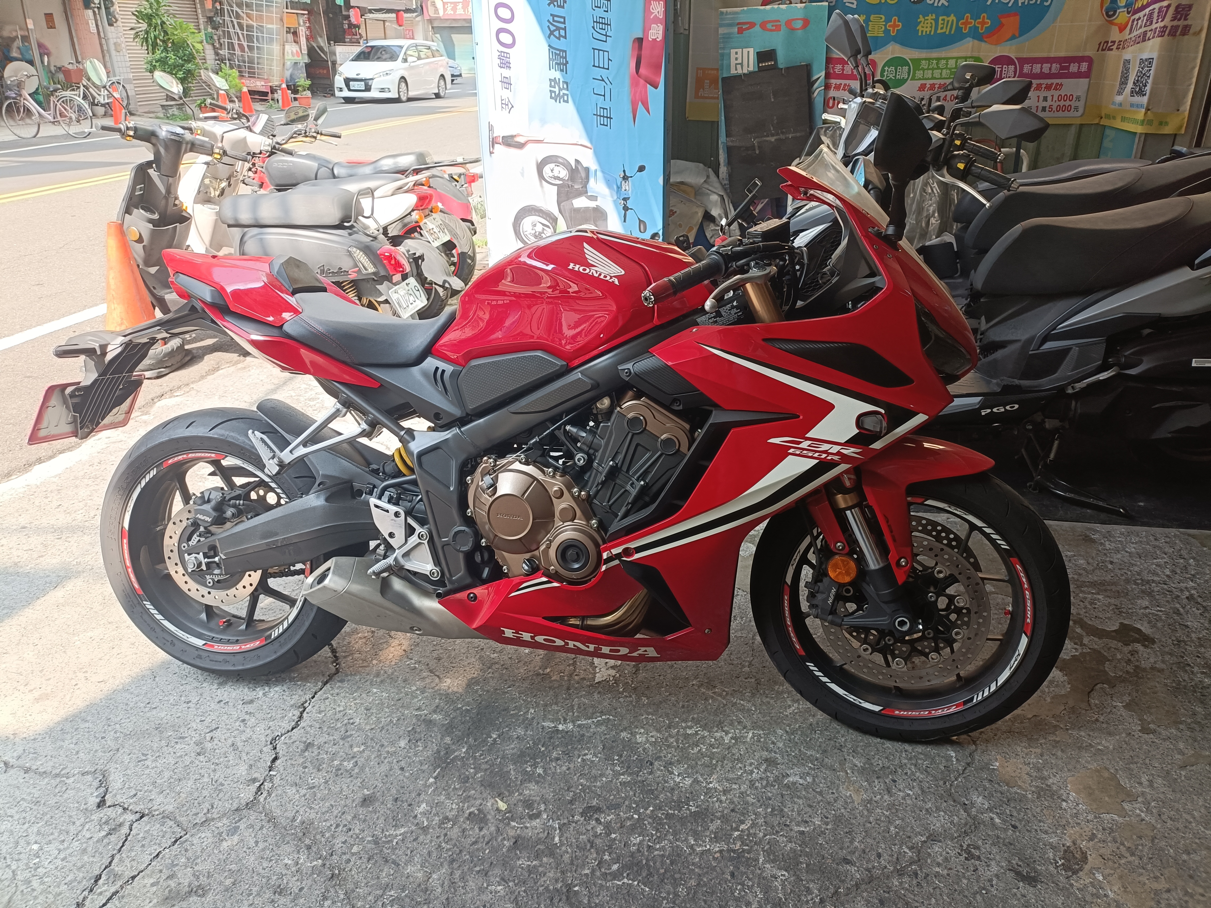 HONDA CBR650R - 中古/二手車出售中 2020年9月30本田公司車
里程7300
寫歐規程式，高流量濾網，進氣喇叭嘴
黑金鏈條，鍛造鋁合金後齒盤 | 個人自售