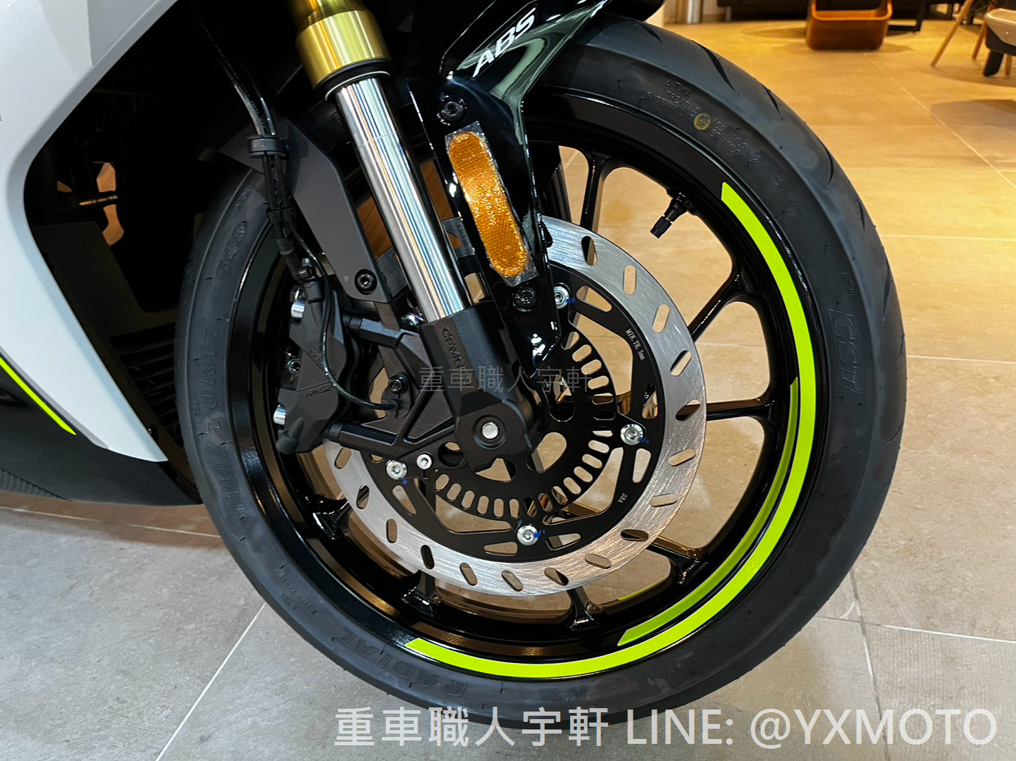 CFMOTO 250SR S新車出售中 【健雄宇軒】零利率 熱烈預購中 ! CFMOTO 250SR S 白黑 單搖臂版本 總代理公司車 | 重車銷售職人-宇軒 (敏傑)