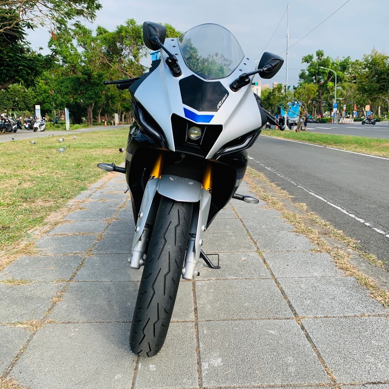 YAMAHA YZF-R15(泰規) - 中古/二手車出售中 《高雄二手機車》2023 山葉 R15M 155 TCS #9222  #可試車/二手機車/流行車款/現況特惠快速交車 | 貳輪嶼二手機車行-高雄店/中古重機收購/gogoro買賣推薦/線上估價立刻加Line:@motor888 （台南、屏東也有到府收購）