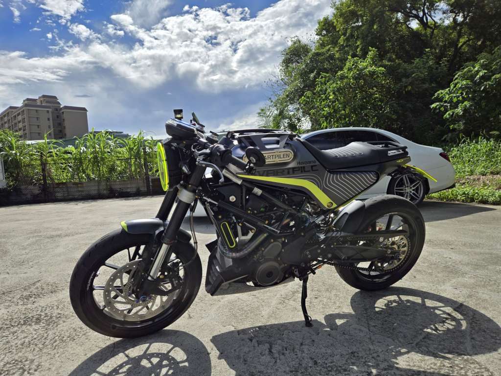 Husqvarna  海絲瓜 白箭401 - 中古/二手車出售中 [出售] 2018年 Husqvarna 海絲瓜 白箭401 | 老爹重機