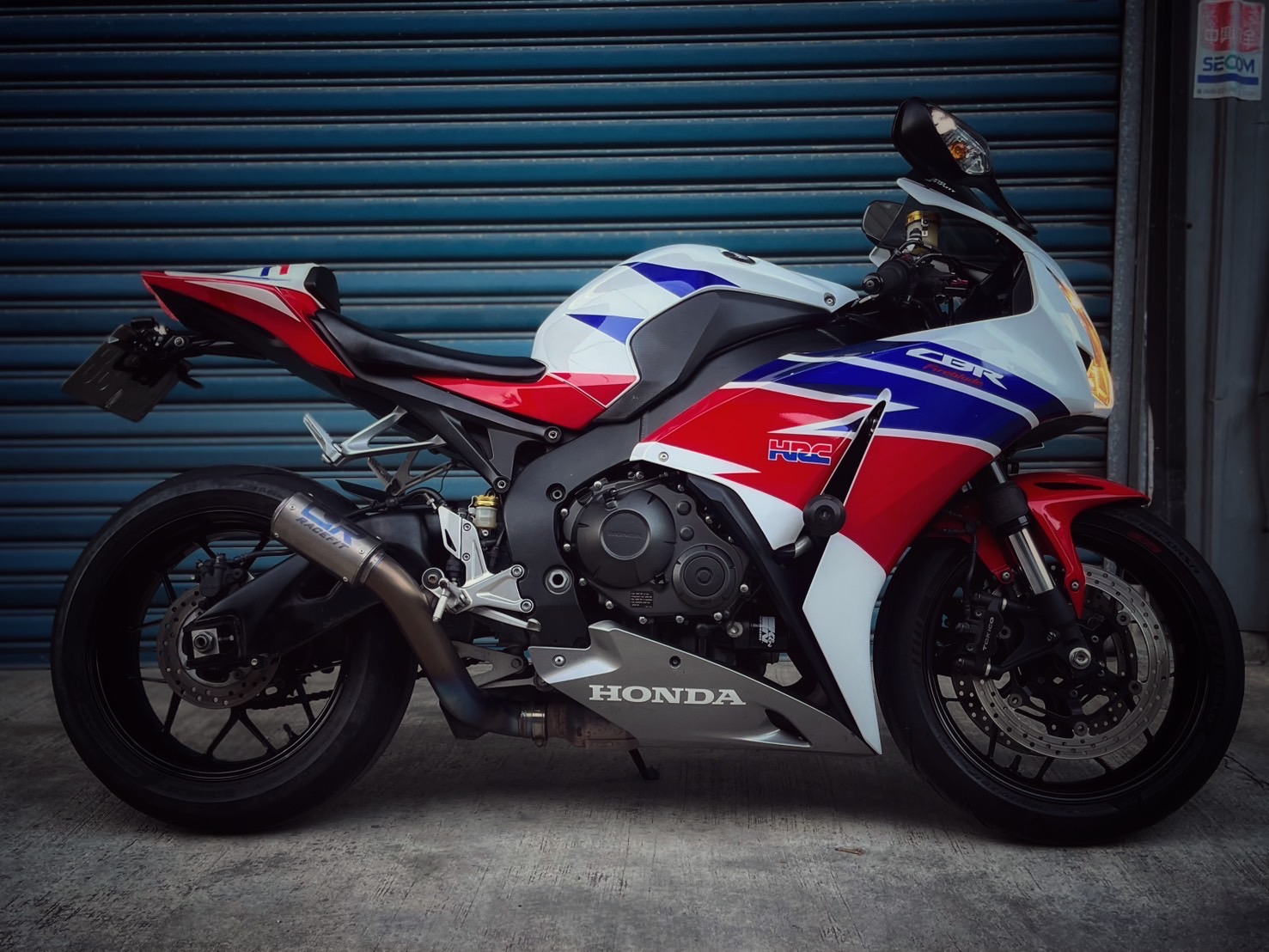 HONDA CBR1000RR Fire Blade - 中古/二手車出售中 CBR1000RR 小紅莓排氣管 行車記錄器 基本改裝 小資族二手重機買賣 | 小資族二手重機買賣