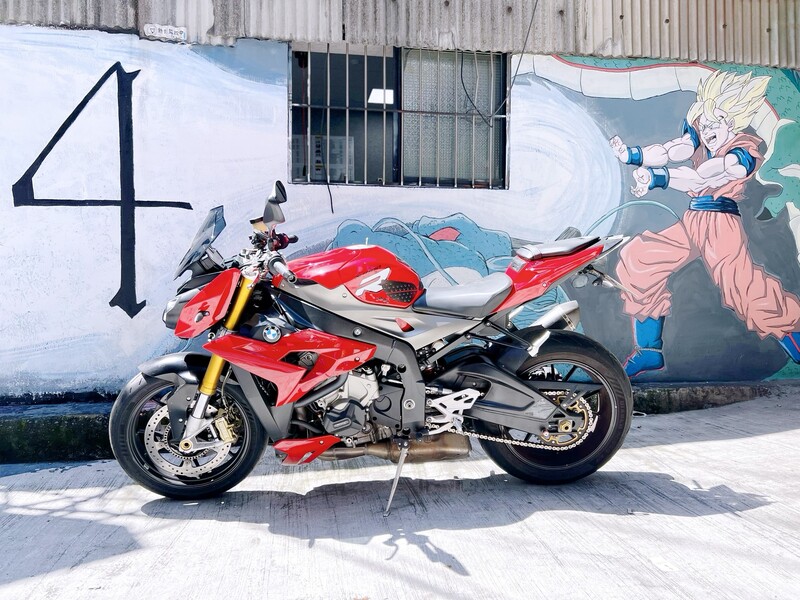 BMW S1000R - 中古/二手車出售中 BMW S1000R頂配公司車 協助分期、託運、換車補貼、代償結清 Line ID:@q0984380388 | 小菜輕重機