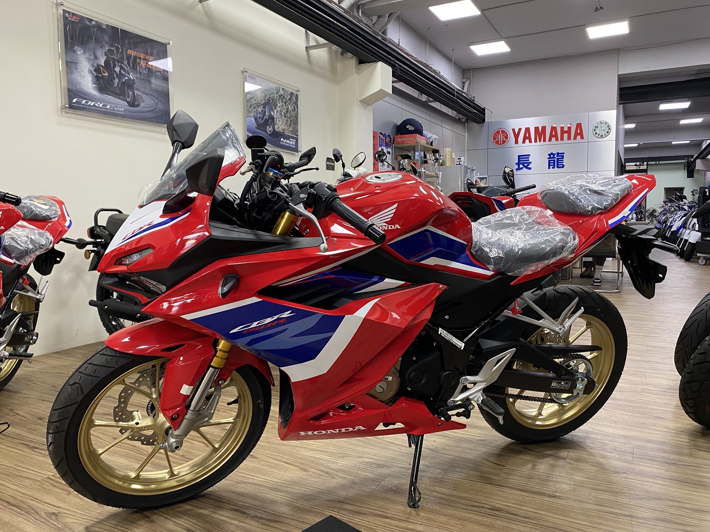 【新竹長龍車業行】HONDA CBR150R - 「Webike-摩托車市」 【新竹長龍車業】HONDA 本田 全新 CBR150R 