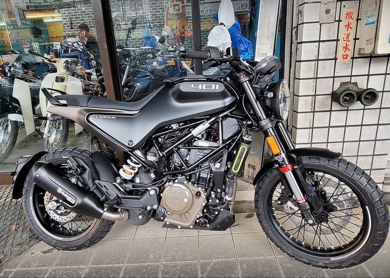 HUSQVARNA SVARTPILEN 401新車出售中 【全新車】HUSQVARNA SVARTPILEN 401 標配快排系統 黑箭401 全新車售價$23.8萬 | 勝大重機