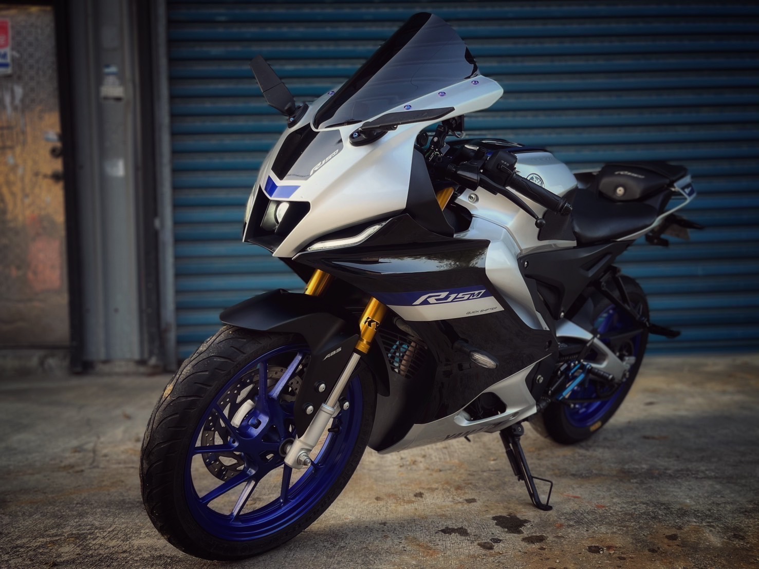 YAMAHA YZF-R15 - 中古/二手車出售中 R15v4M TFT YAHOM排氣管 眾多鈦螺絲 小資族二手重機買賣 | 小資族二手重機買賣