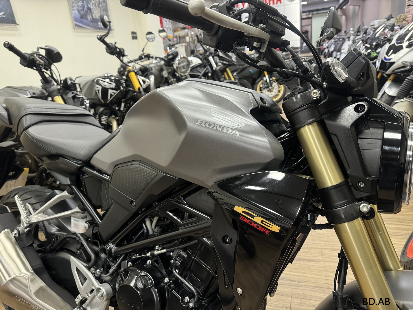 HONDA CB300R - 中古/二手車出售中 【新竹長龍車業】HONDA 本田 2024 CB300R 全新 領牌落地車 | 新竹長龍車業行