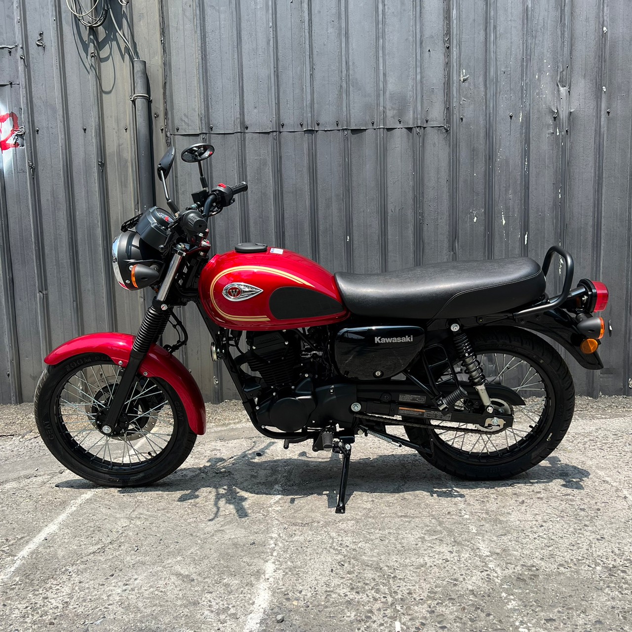 KAWASAKI W175新車出售中 售 新車 W175紅 W175 KAWASAKI 白牌 復古街車 | 飛翔國際