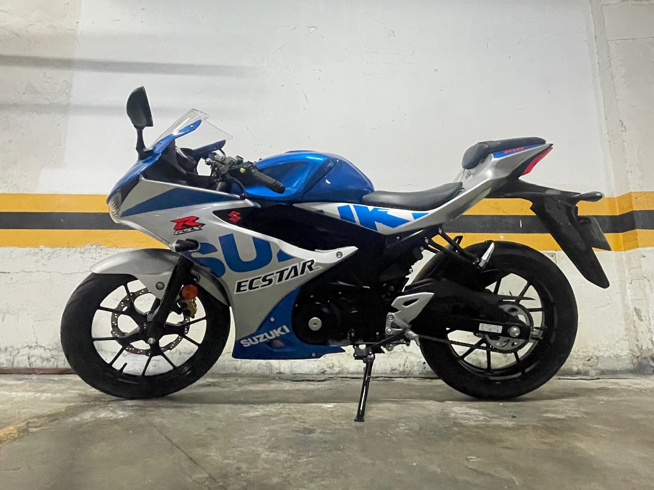 台鈴 小阿魯 - 中古/二手車出售中 賣代步SUZUKI 台鈴 GXS-R150 跑車版小阿魯 150 ABS 2021年 免鑰匙版 LED頭燈全車原廠無改裝，極少騎里程僅145，超級好發好騎，有興趣的朋友，這台可以考慮喔～ | 個人自售