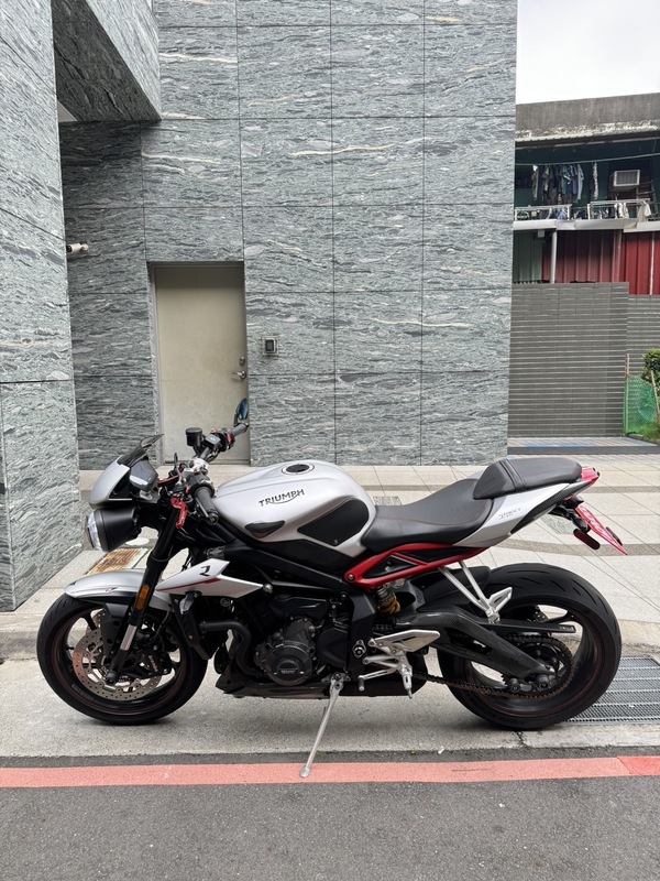 TRIUMPH STREET TRIPLE R LOW - 中古/二手車出售中 Triumph Street Triple 765R 2018 | 個人自售