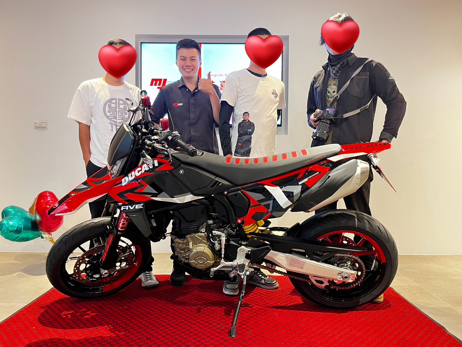 【重車銷售職人-宇軒 (敏傑)】DUCATI HYPERMOTARD 698 RVE - 「Webike-摩托車市」 【敏傑宇軒】賀交車 張帥哥 DUCATI Hypermotard 698 mono RVE 總代理公司車