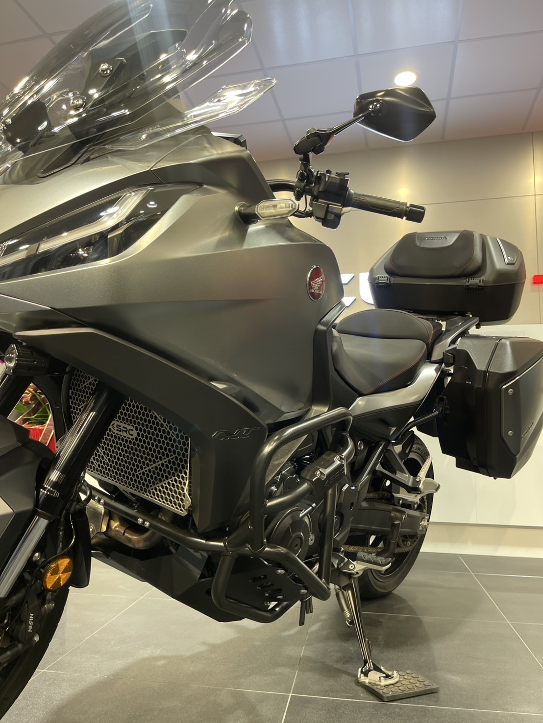 HONDA VT1100 - 中古/二手車出售中 車款 : NT1100 出廠年份：2023 領牌年份：2023.10 行駛里程：13471公里 車輛所在：新北市中和區 | 個人自售