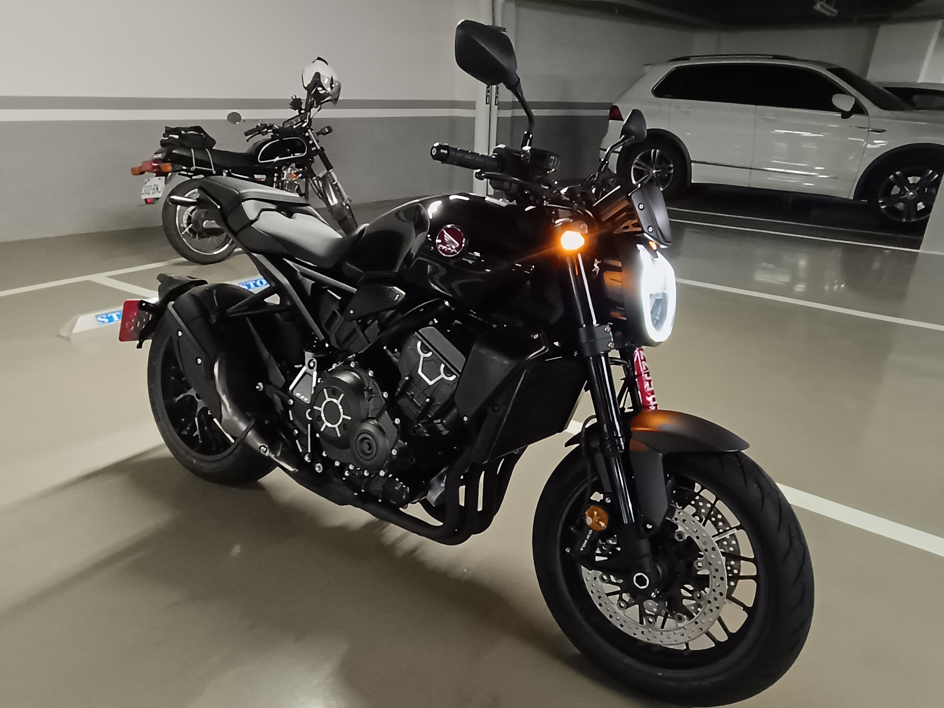 HONDA CB1000R - 中古/二手車出售中 2024 CB1000r Black Edition暗黑版本，24年出廠，24年9月購入，不到三個月等同新車，價錢可議 | 個人自售