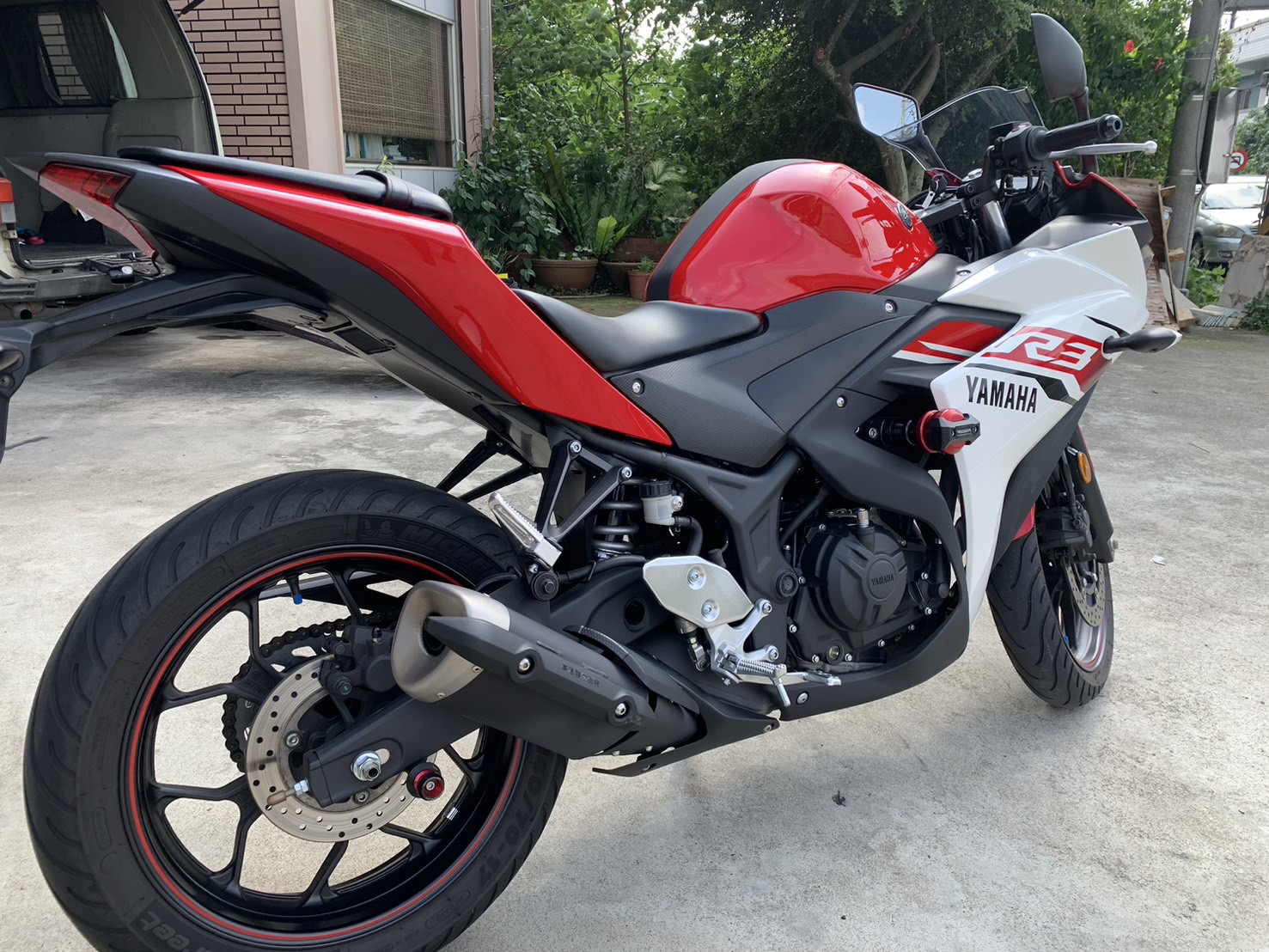 YAMAHA YZF-R3 - 中古/二手車出售中 售 2015 YAMAHA YZF-R3！里程僅六千八！一手女用車，照顧的非常好！車都放車庫 | 繪馬輕重型機車