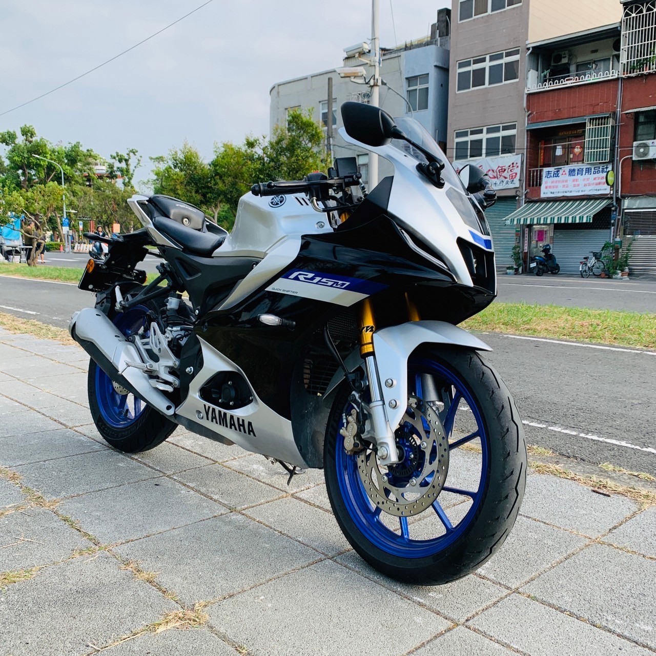 YAMAHA YZF-R15(泰規) - 中古/二手車出售中 《高雄二手機車》2023 山葉 R15M 155 TCS #9222  #可試車/二手機車/流行車款/現況特惠快速交車 | 貳輪嶼二手機車行-高雄店/中古重機收購/gogoro買賣推薦/線上估價立刻加Line:@motor888 （台南、屏東也有到府收購）