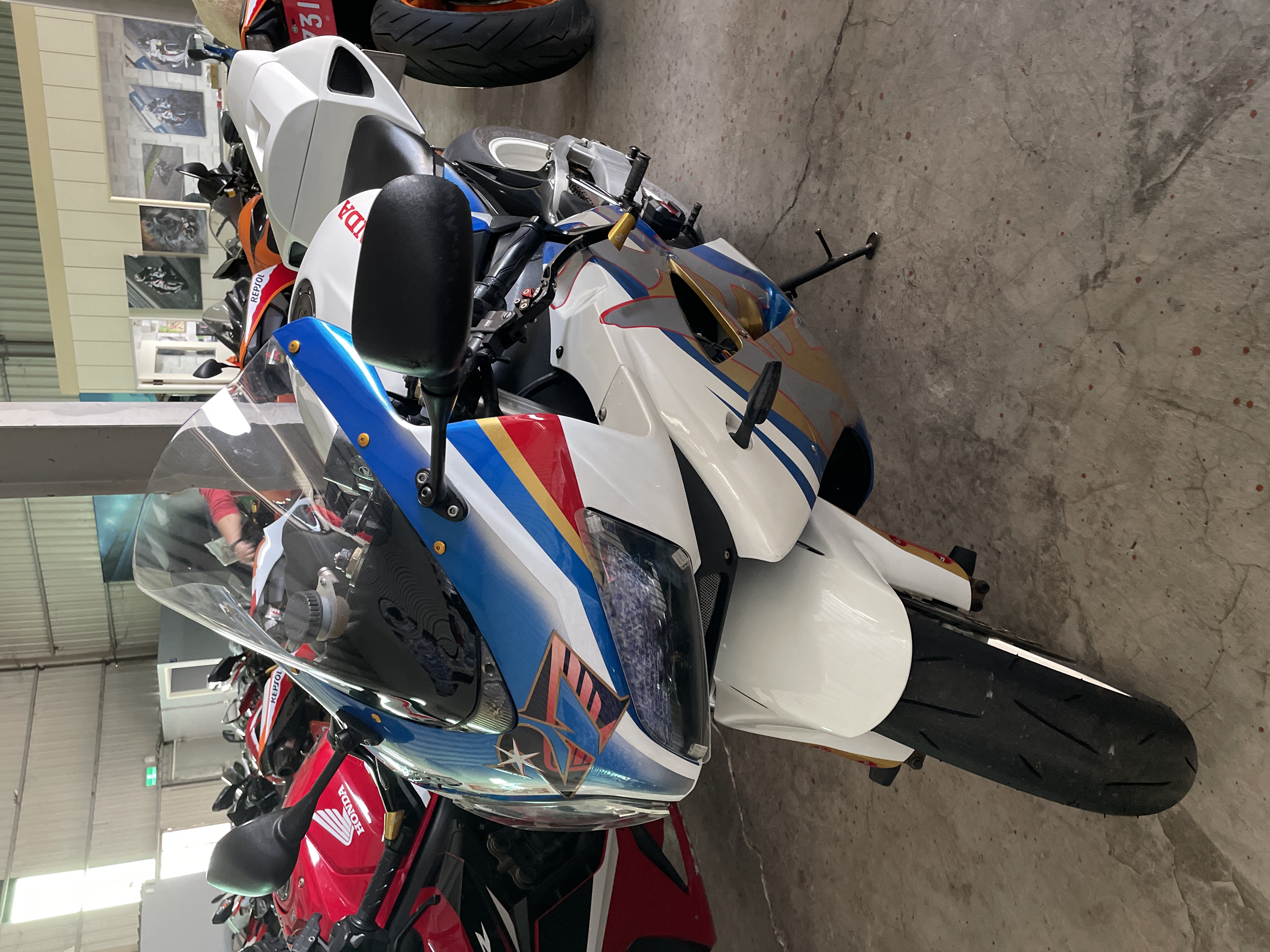 【個人自售】HONDA CBR1000RR Race-based - 「Webike-摩托車市」 售~HONDA CBR1000RR-R 