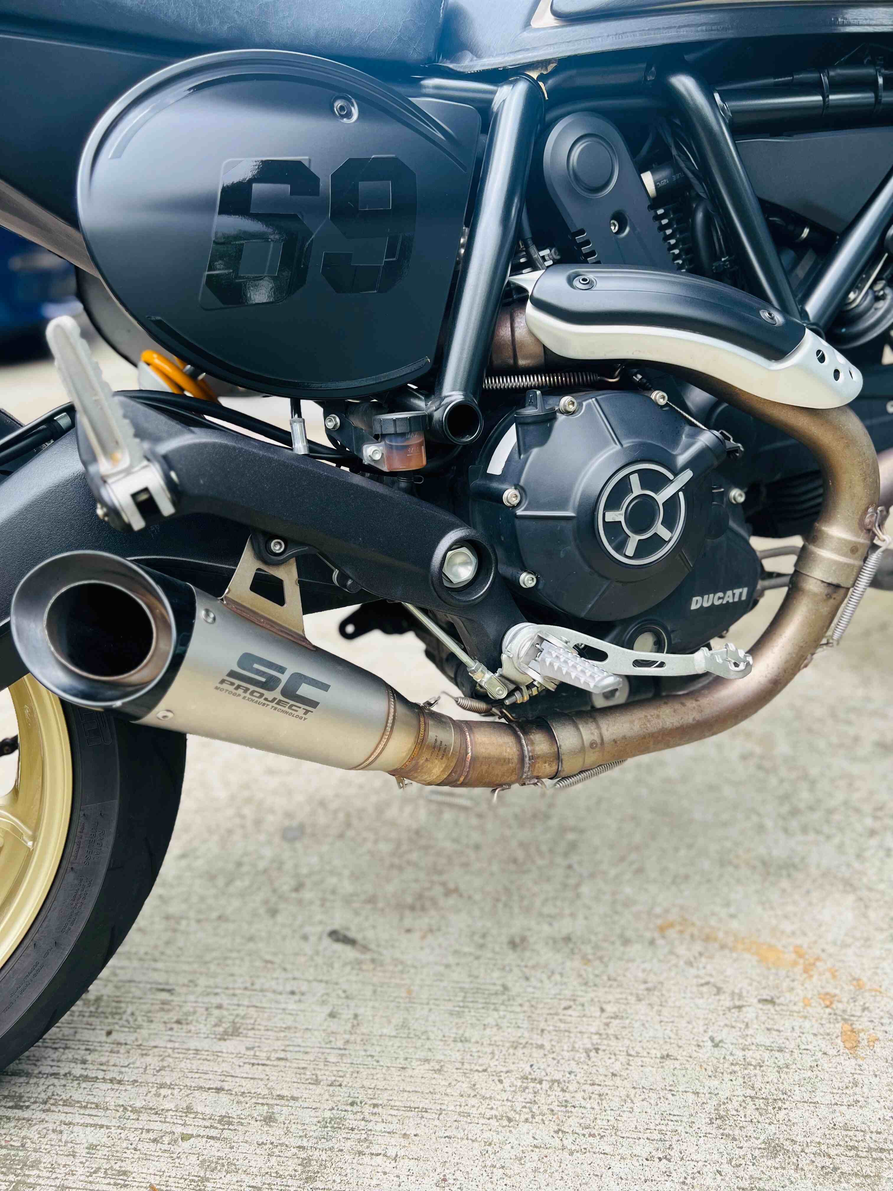 DUCATI SCRAMBLER CAFE RACER - 中古/二手車出售中 2018年 CAFE RACER 800 SC全段排氣管 OHLINS後避震 原漆 無事故 僅此一台 | 阿宏大型重機買賣