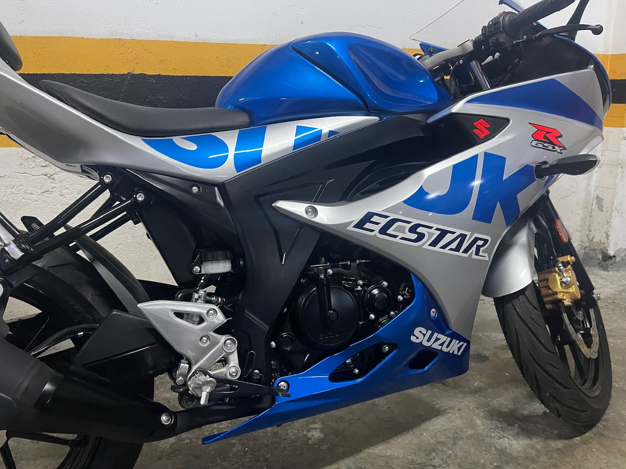 台鈴 GXS-R150 跑車版小阿魯 - 中古/二手車出售中 賣代步SUZUKI 台鈴 GXS-R150 跑車版小阿魯 150 ABS 2021年 免鑰匙版 LED頭燈全車原廠無改裝，極少騎里程僅145，超級好發好騎，有興趣的朋友，這台可以考慮喔～ | 個人自售