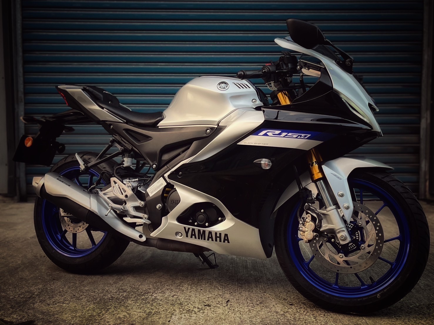 【小資族二手重機買賣】YAMAHA YZF-R15 - 「Webike-摩托車市」 R15v4M 一手車 基本改裝 無摔車無事故 小資族二手重機買賣