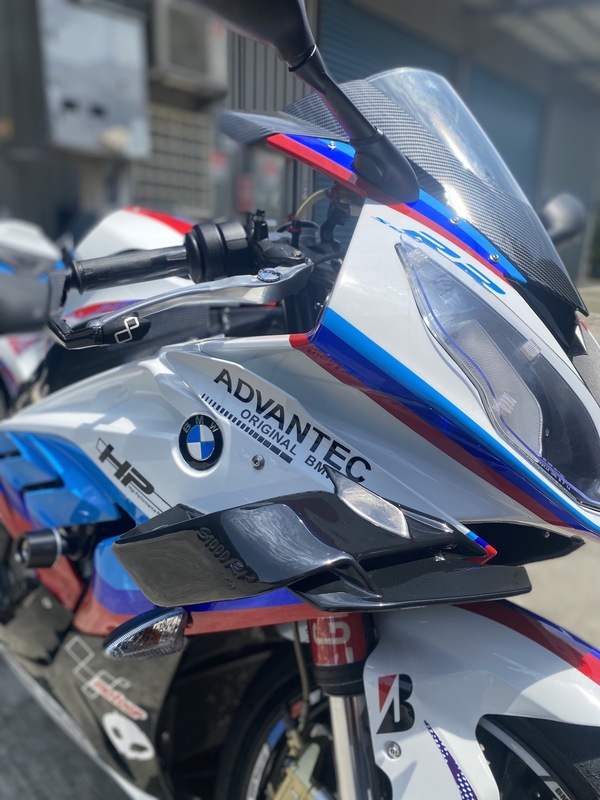 BMW S1000RR - 中古/二手車出售中 15年S1000RR 眾多改裝 行車紀錄器 三色副廠殼 Rizoma後方向燈 Rizoma離合器拉桿 Rizoma短牌架 Lightech護弓 Lightec腳踏後移 GBR引擎護蓋 碳纖維車台護蓋 碳纖維搖臂護蓋 碳纖維油箱護蓋 Puig風鏡 大燈護片 防倒球 | Motoshen大聖二輪廣場