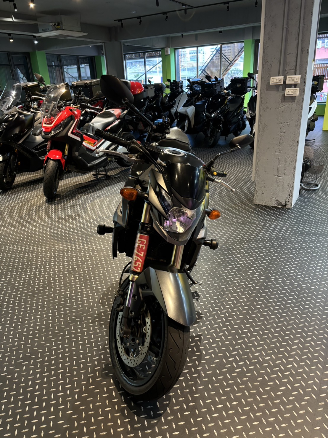 SUZUKI GSR750 - 中古/二手車出售中 SUZUKI GSR 750 | 春天假期租賃有限公司