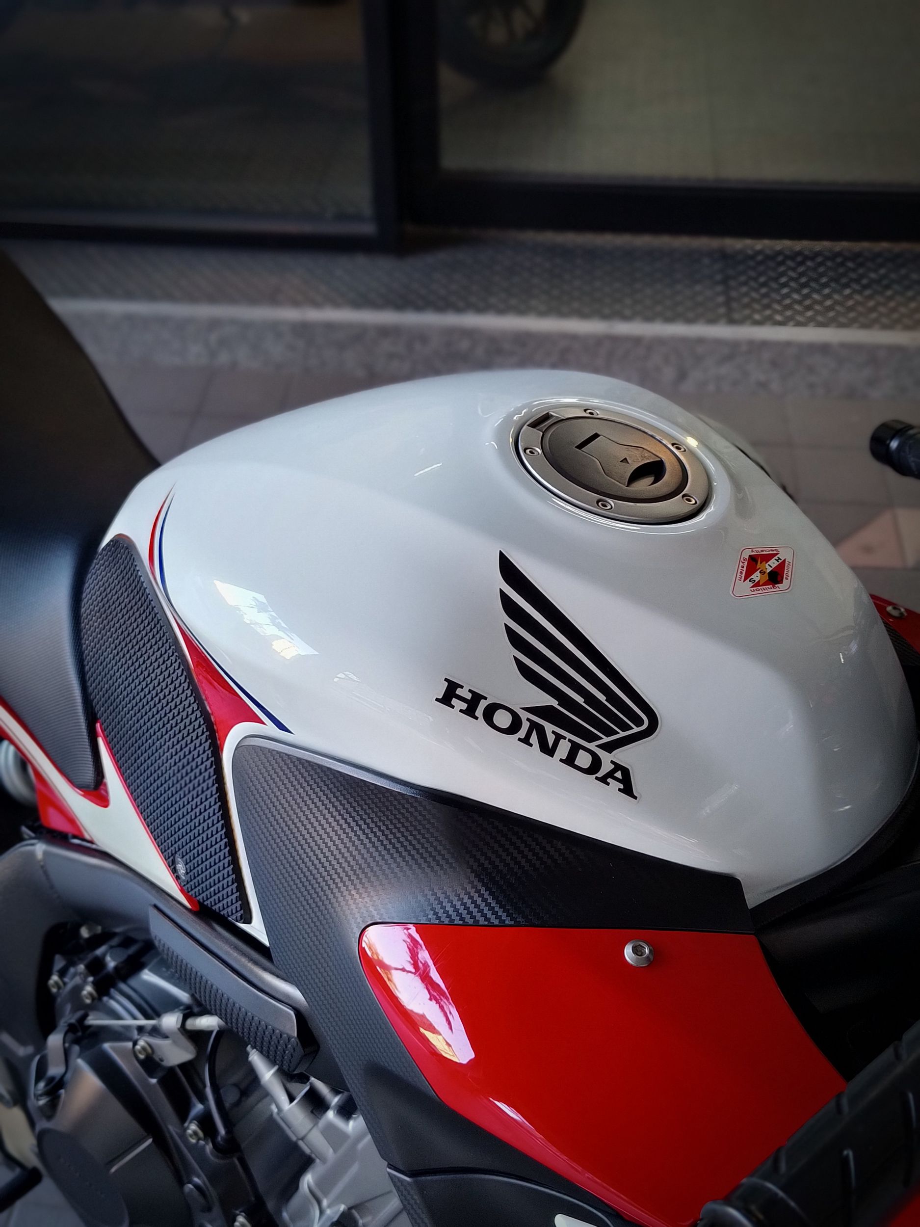 HONDA CBR650F - 中古/二手車出售中 CBR650F ABS 總代理只跑6095km，前後輪剛換全新，車況完美 | 成蘆進口摩托車